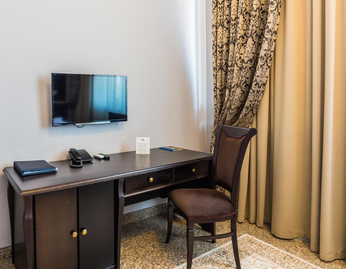 Royal Petrol Hotel Талдыкорган Экстерьер фото