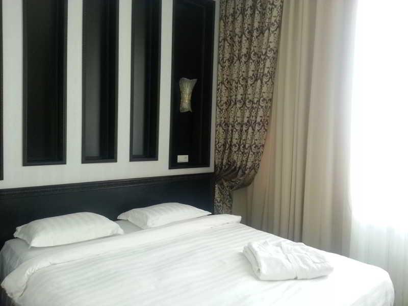 Royal Petrol Hotel Талдыкорган Экстерьер фото